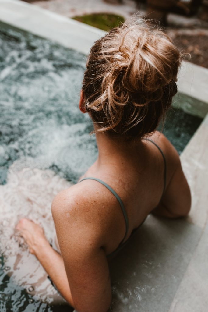 femme dans un spa